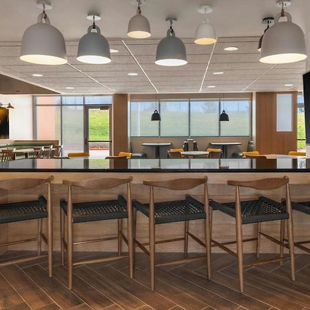 Fairfield By Marriott Inn & Suites Kansas City At The Legends Экстерьер фото
