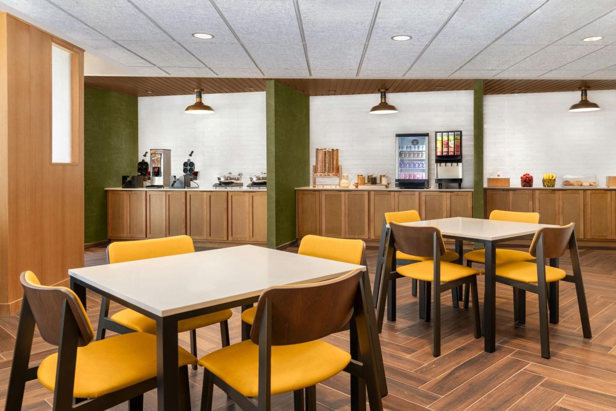 Fairfield By Marriott Inn & Suites Kansas City At The Legends Экстерьер фото