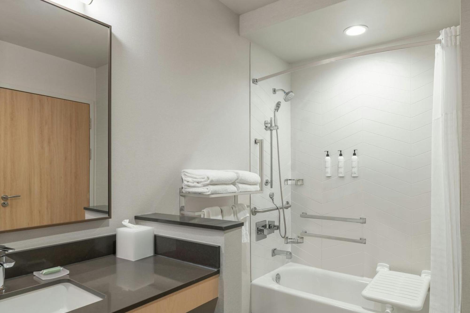 Fairfield By Marriott Inn & Suites Kansas City At The Legends Экстерьер фото