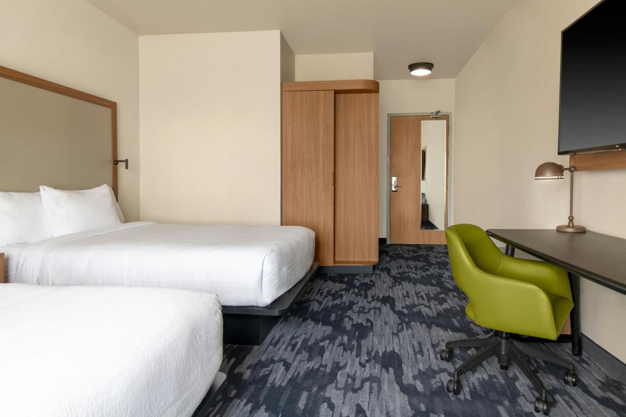 Fairfield By Marriott Inn & Suites Kansas City At The Legends Экстерьер фото