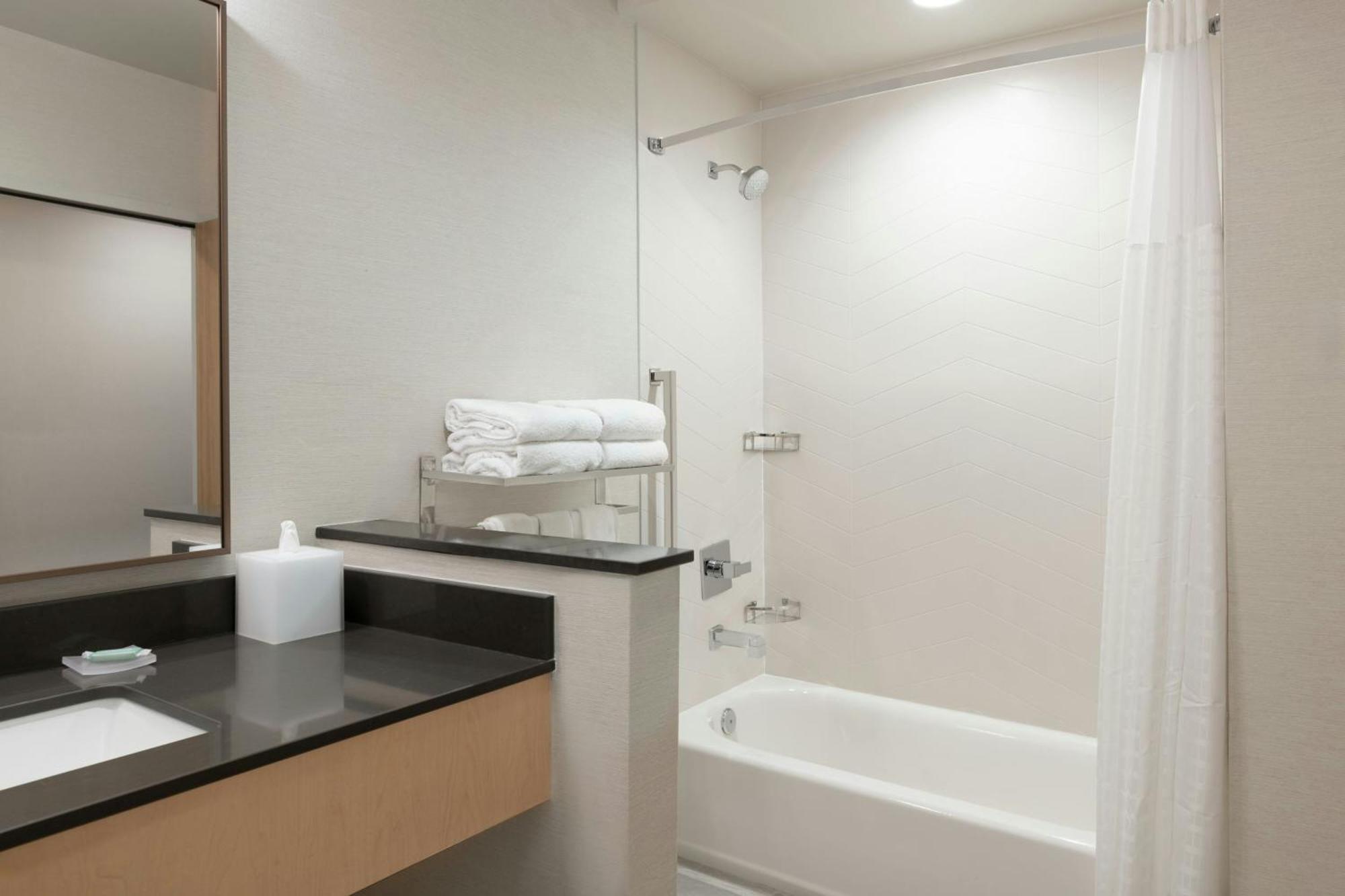 Fairfield By Marriott Inn & Suites Kansas City At The Legends Экстерьер фото