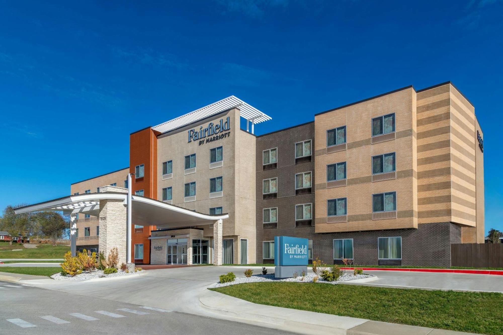 Fairfield By Marriott Inn & Suites Kansas City At The Legends Экстерьер фото