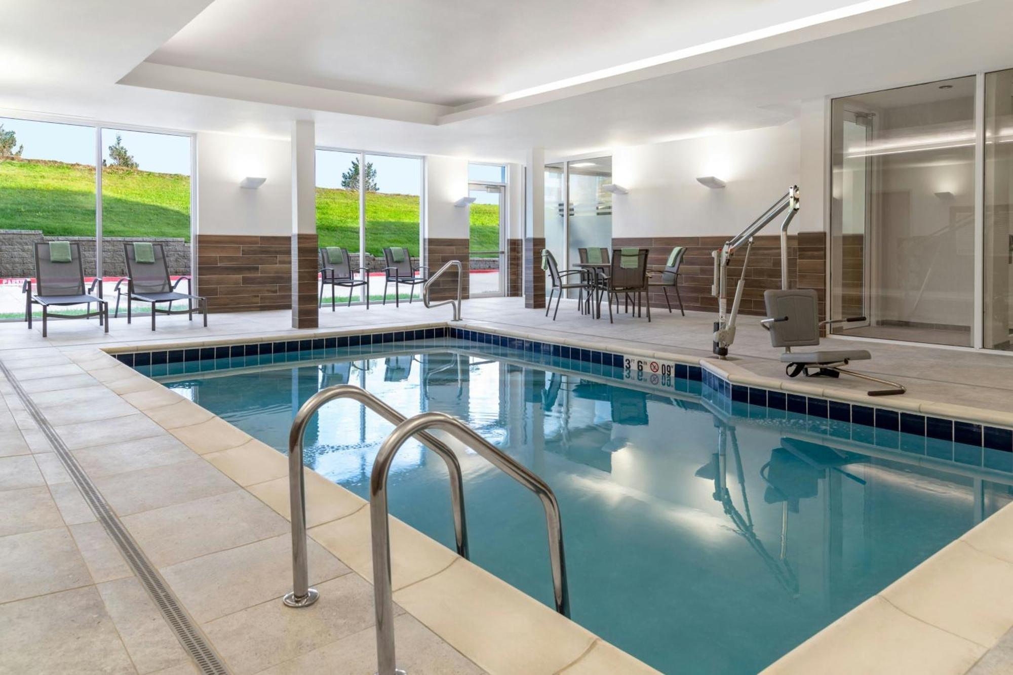 Fairfield By Marriott Inn & Suites Kansas City At The Legends Экстерьер фото